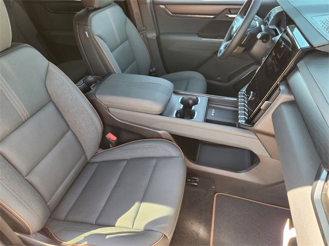 2026 GMC Acadia AWD AT4