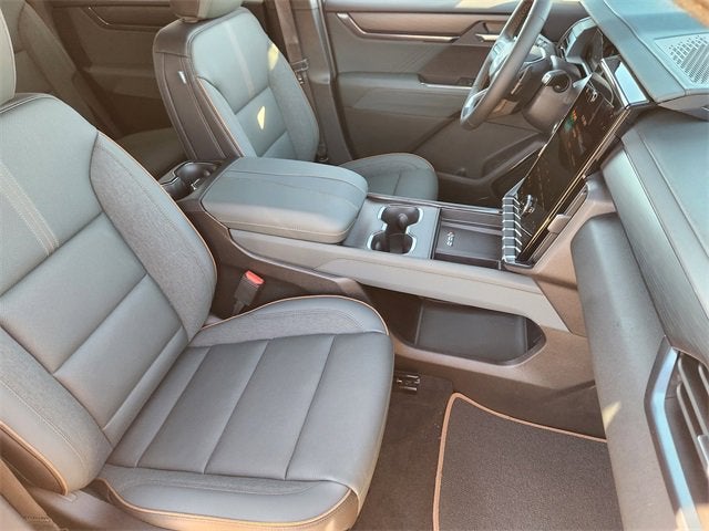 2026 GMC Acadia AWD AT4