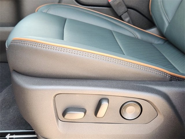 2025 GMC Yukon XL AT4