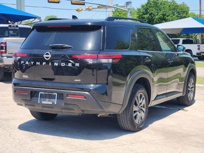 2025 Nissan Pathfinder SV